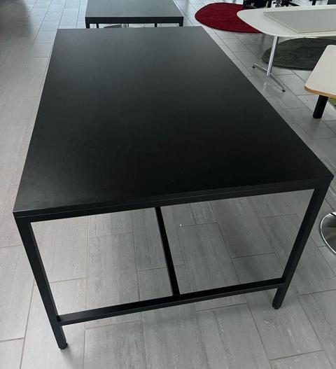 Fumac højbord 200x120 cm med sort bordplade og understel set ovenfra